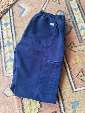 FIGS: Women’s size XS